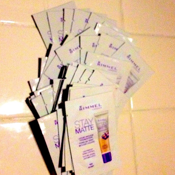 💝RIMMEL💝40 PACKS OF TRAVEL SIZE OF MATTE LIQUID MOUSSE FOUNDATION💖 - Picture 4 of 5